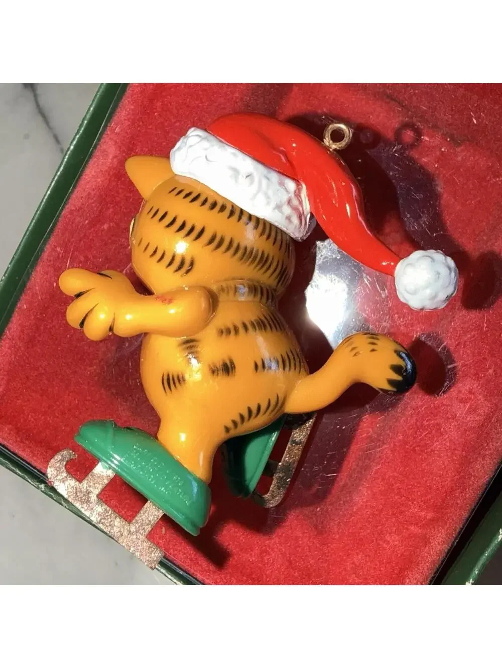 Garfield‎ Enesco CUTS THE ICE  Christmas Ornament Skating Boxed E-8771 Vintage